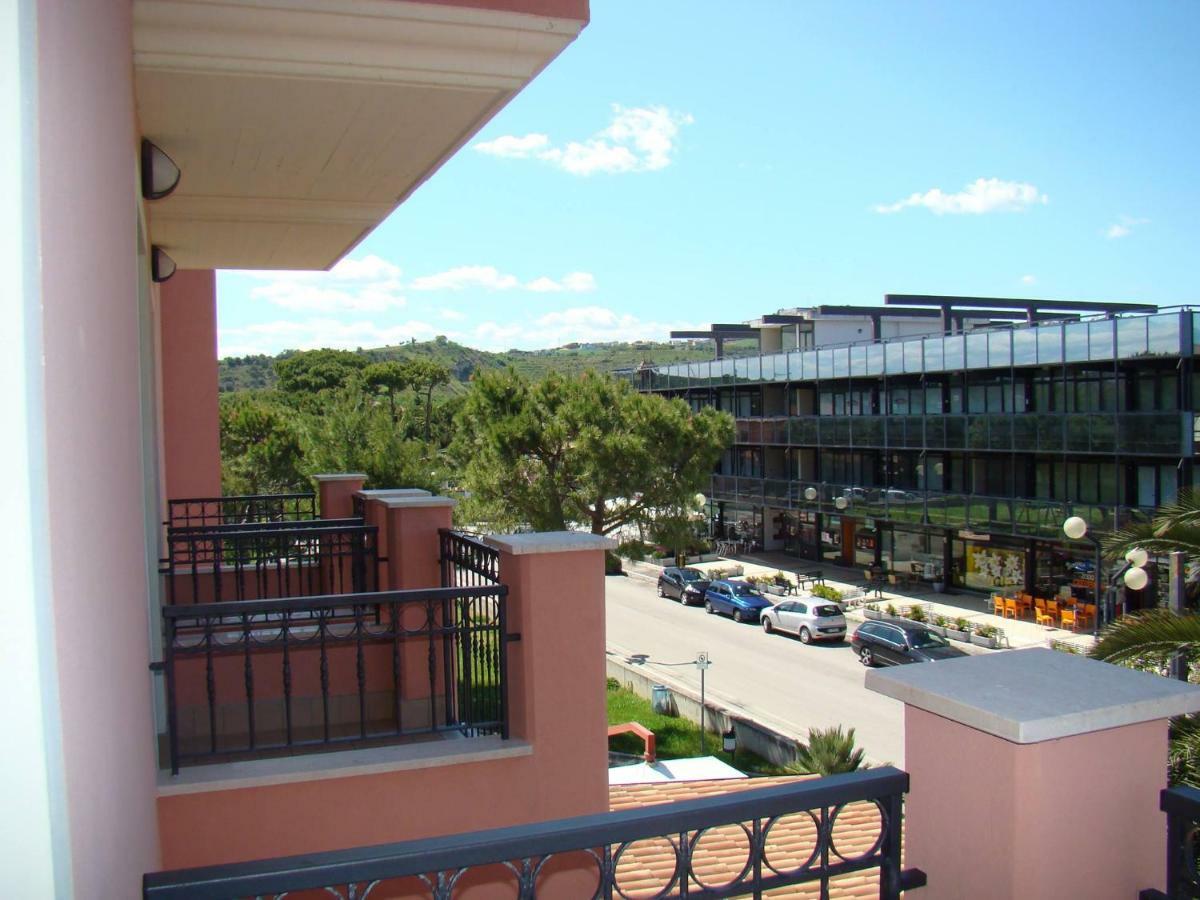 Il Casale Aparthotel Martinsicuro Exterior foto